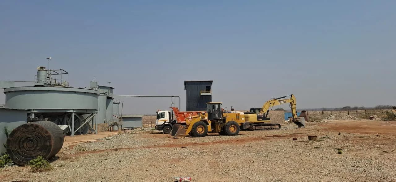 CIP plant yard with the mill circuit and loading equipment