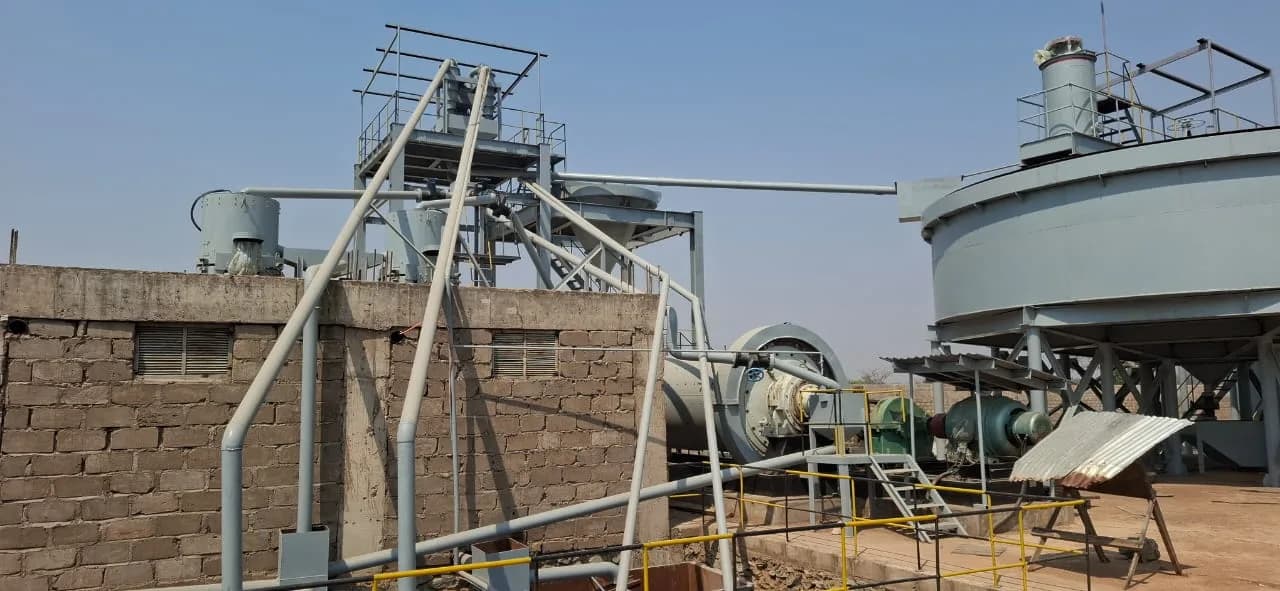 Conveyor leading to the storage silo