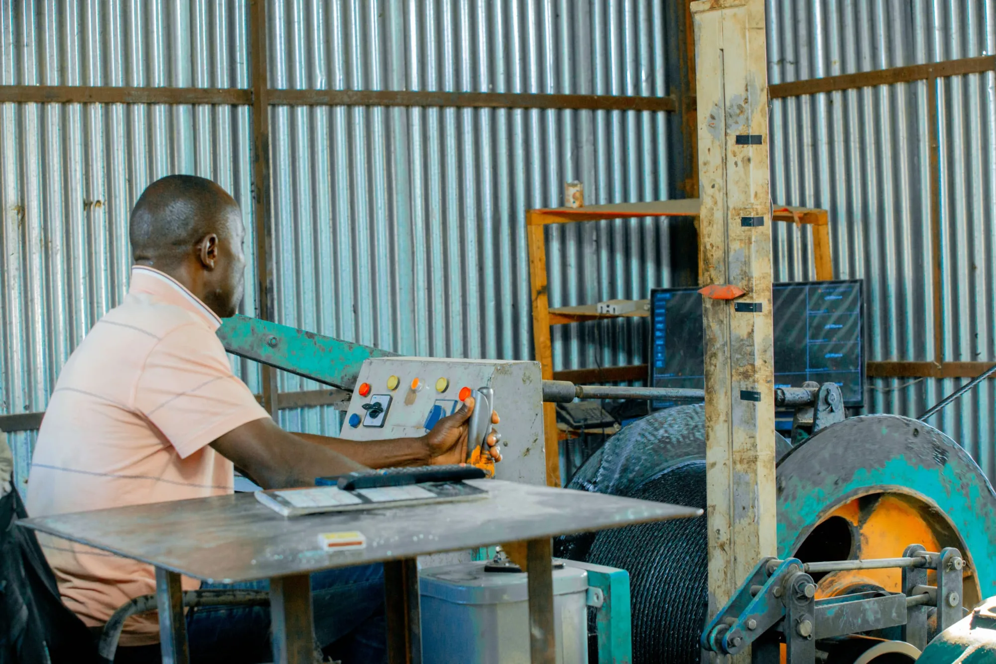 Operator running the cable winding machine